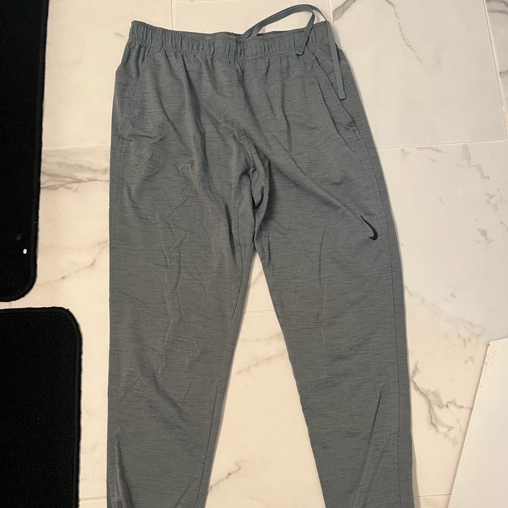 Nike yoga jogger